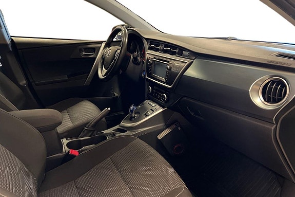 Toyota Auris 7 of 21