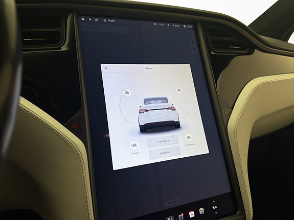 Tesla Model X 25 of 30