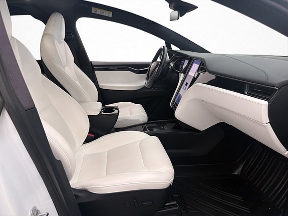 Tesla Model X 13 of 30