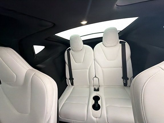 Tesla Model X 18 of 30