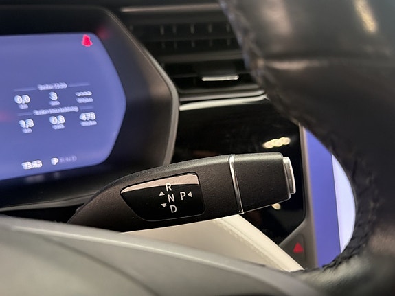 Tesla Model X 24 of 30