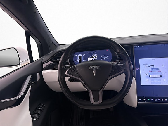 Tesla Model X 17 of 30