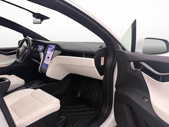 Tesla Model X 14 of 30