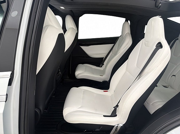 Tesla Model X 15 of 30