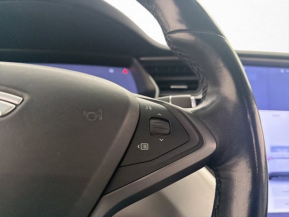 Tesla Model X 23 of 30