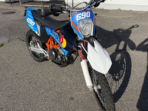 KTM 690 Enduro R 2 of 5