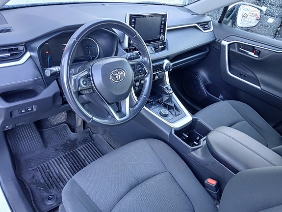 Toyota RAV4 10 of 22