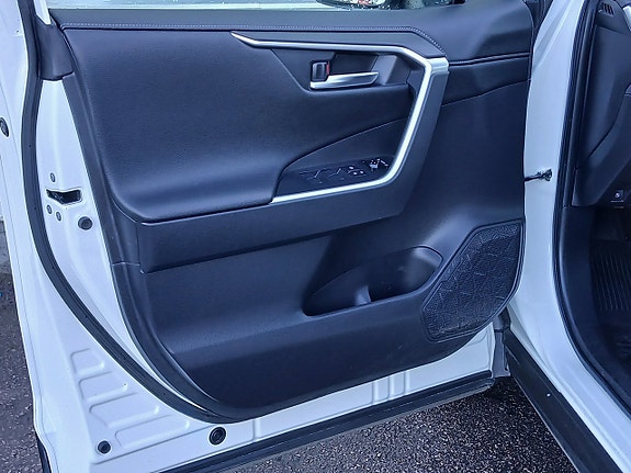 Toyota RAV4 9 of 22