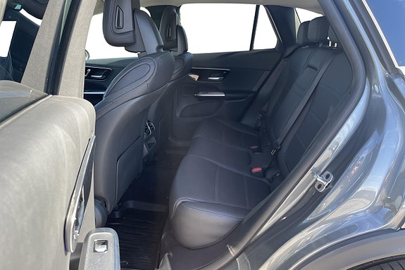 Mercedes-Benz GLC300 de 14 of 27