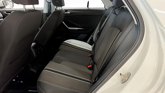 Volkswagen T-Roc 11 of 19
