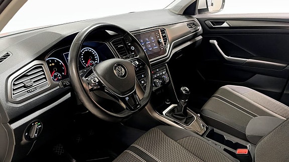 Volkswagen T-Roc 7 of 19