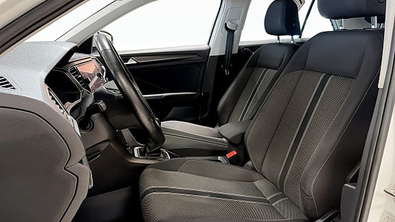 Volkswagen T-Roc 8 of 19