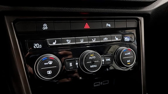 Volkswagen T-Roc 16 of 19