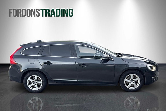 Volvo V60 2 of 12