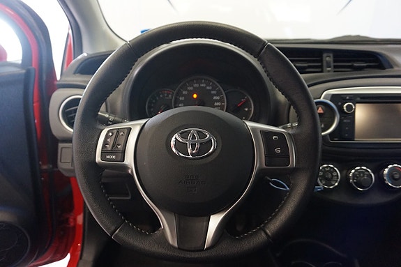 Toyota Yaris 12 of 23