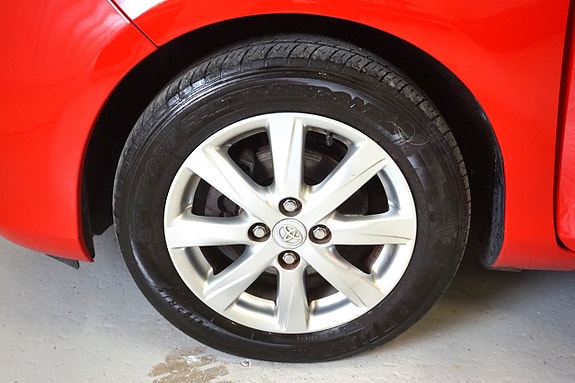 Toyota Yaris 8 of 23