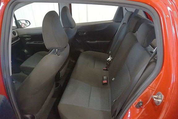 Toyota Yaris 11 of 23