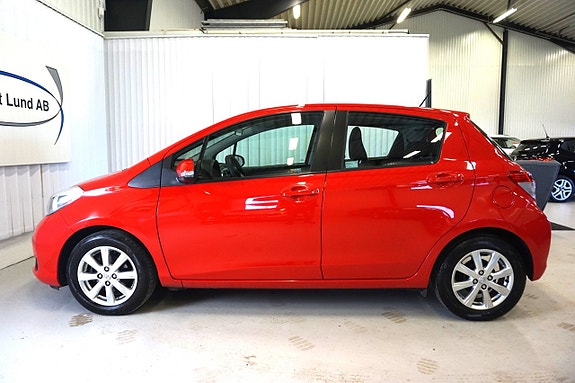 Toyota Yaris 2 of 23