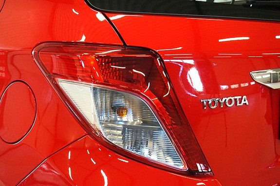 Toyota Yaris 7 of 23