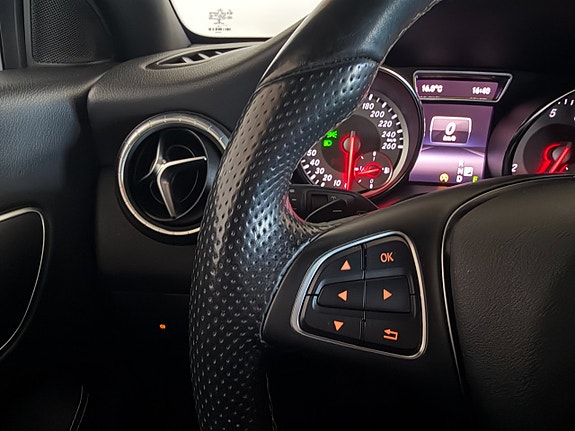 Mercedes-Benz CLA200 16 of 21
