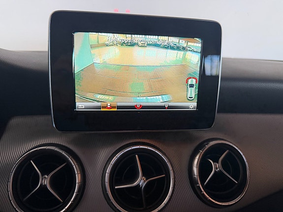 Mercedes-Benz CLA200 14 of 21
