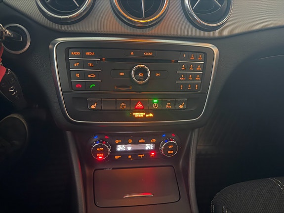 Mercedes-Benz CLA200 18 of 21