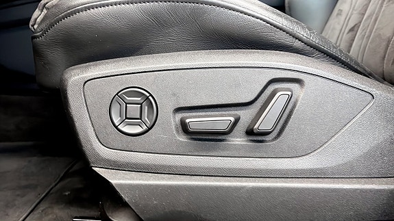 Audi e-tron 14 of 21