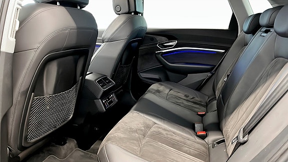 Audi e-tron 12 of 21