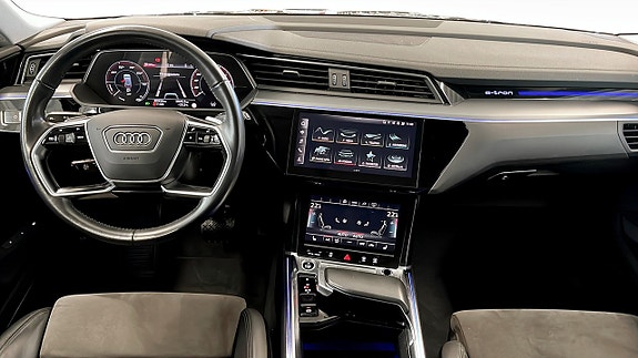 Audi e-tron 11 of 21