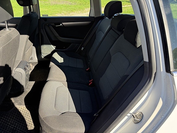 Volkswagen Passat 9 of 9