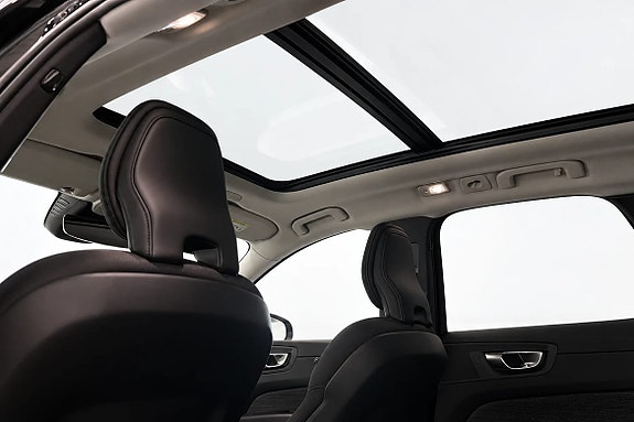 Volvo XC60 10 of 16