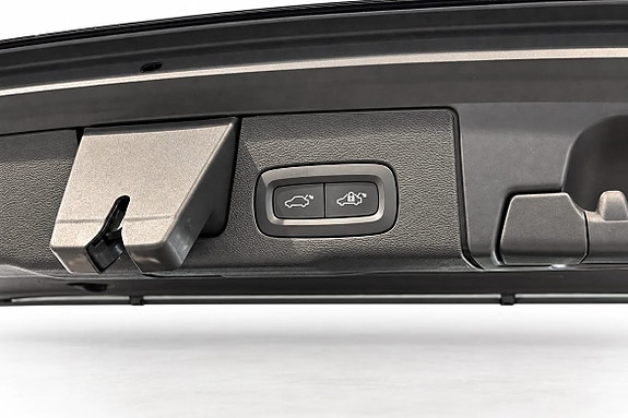 Volvo XC60 12 of 16