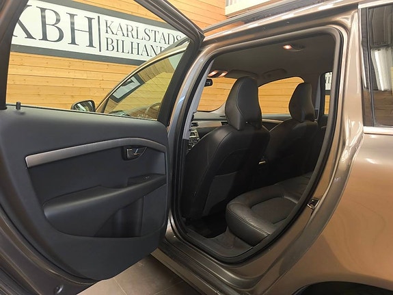 Volvo V70 15 of 23