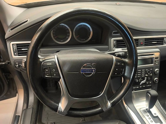 Volvo V70 11 of 23