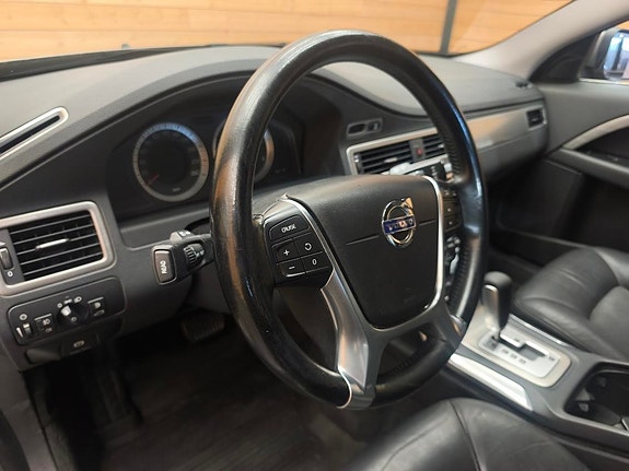 Volvo V70 12 of 23