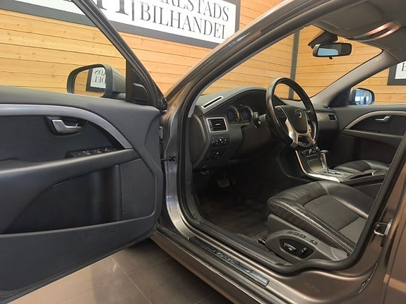 Volvo V70 13 of 23