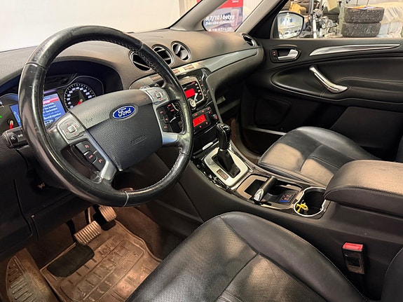 Ford S-MAX 8 of 14