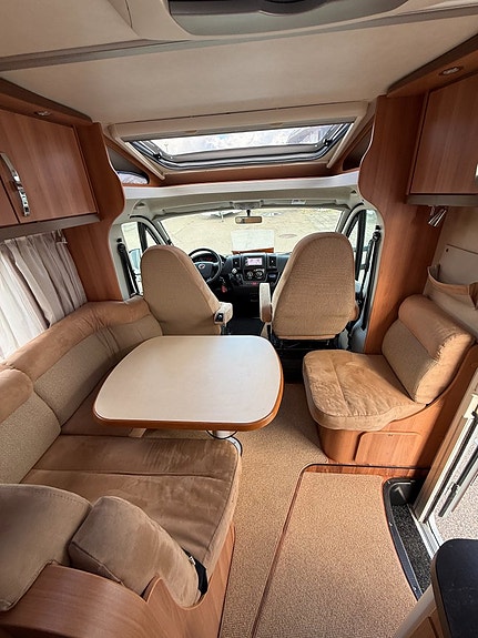 Hymer T 674 CL Höga långbäddar, bra lastvikt, välvårdad husbil! 7 of 21