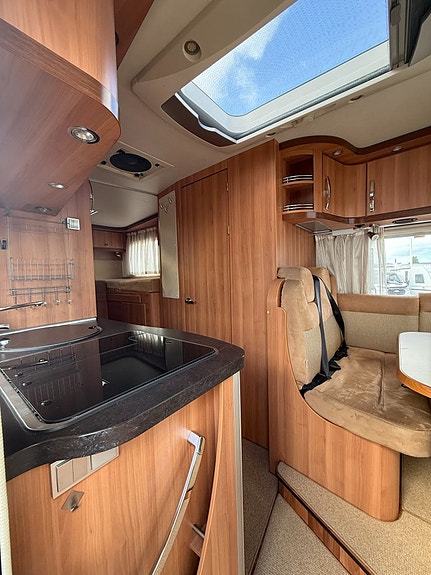Hymer T 674 CL Höga långbäddar, bra lastvikt, välvårdad husbil! 6 of 21