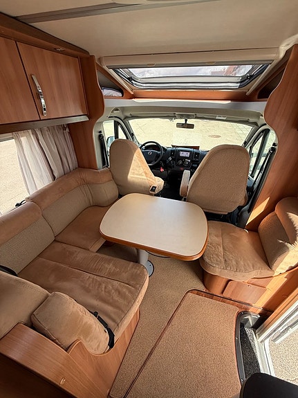 Hymer T 674 CL Höga långbäddar, bra lastvikt, välvårdad husbil! 8 of 21
