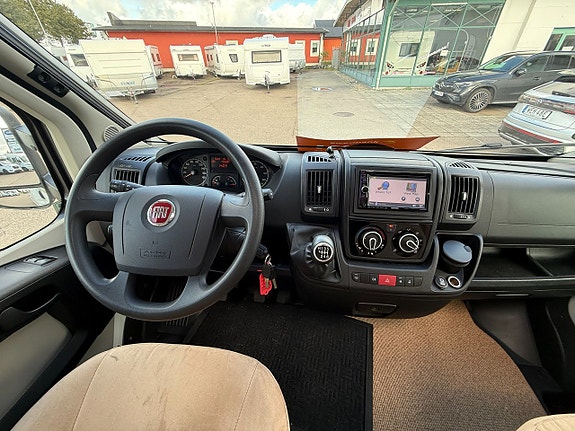 Hymer T 674 CL Höga långbäddar, bra lastvikt, välvårdad husbil! 10 of 21