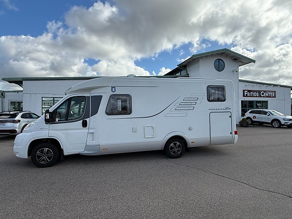 Hymer T 674 CL Höga långbäddar, bra lastvikt, välvårdad husbil! 2 of 21