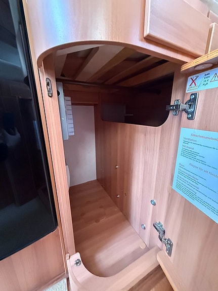 Hymer T 674 CL Höga långbäddar, bra lastvikt, välvårdad husbil! 19 of 21