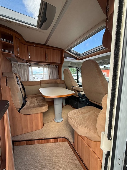 Hymer T 674 CL Höga långbäddar, bra lastvikt, välvårdad husbil! 5 of 21