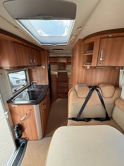 Hymer T 674 CL Höga långbäddar, bra lastvikt, välvårdad husbil! 11 of 21