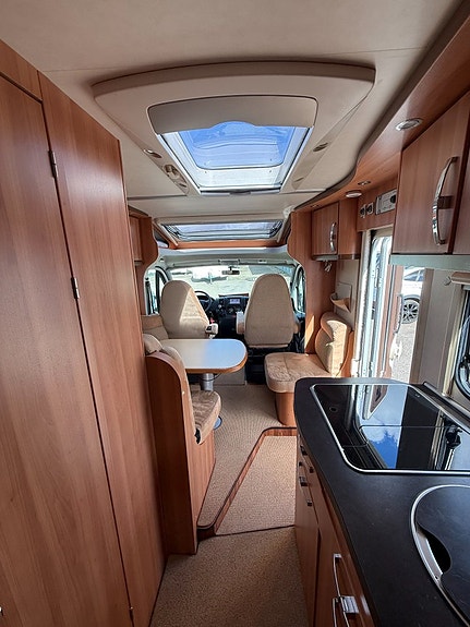 Hymer T 674 CL Höga långbäddar, bra lastvikt, välvårdad husbil! 14 of 21