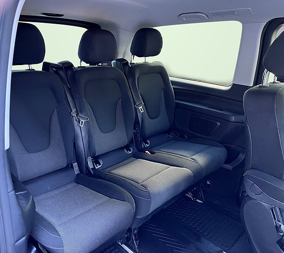Mercedes-Benz V220 7 of 13