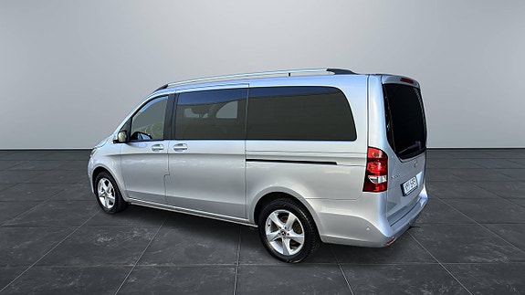 Mercedes-Benz V220 3 of 13