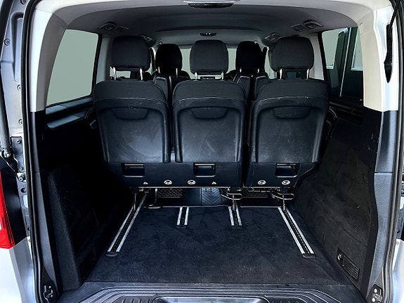 Mercedes-Benz V220 12 of 13
