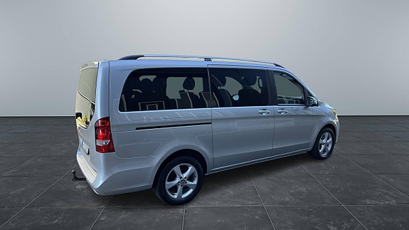 Mercedes-Benz V220 4 of 13